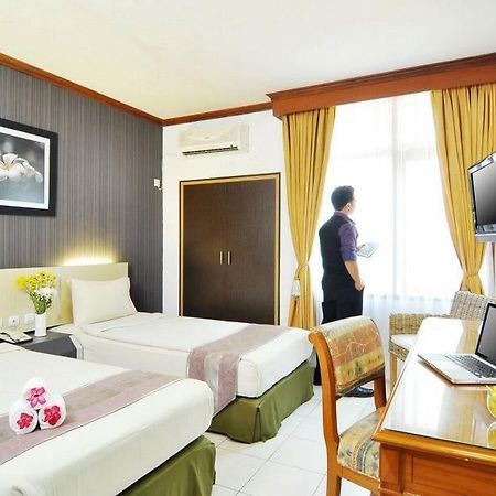 Hotel Cirebon Plaza צ'ירבון מראה חיצוני תמונה