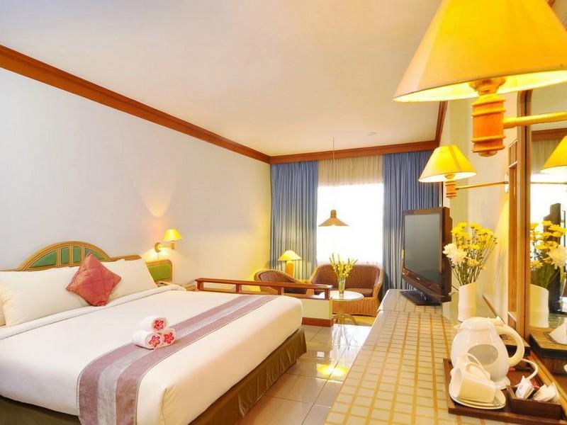 Hotel Cirebon Plaza צ'ירבון מראה חיצוני תמונה
