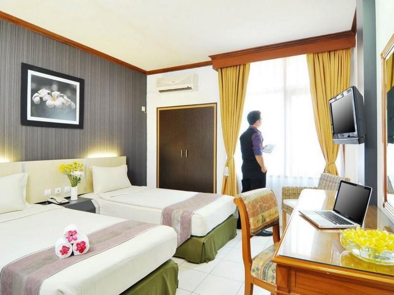 Hotel Cirebon Plaza צ'ירבון מראה חיצוני תמונה